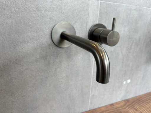 Jeu de robinets de salle d’exposition pour bain chaud