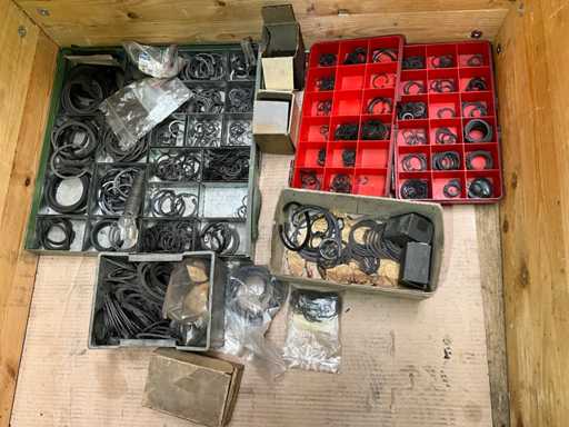 O mul?ime de inele de fixare exterioare ?i interioare