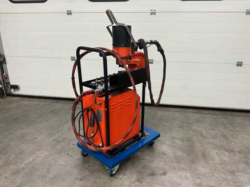 Alfra APS120 avec poinçonneuse à pompe hydraulique