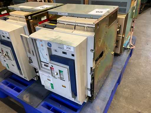 GE MN31W25 wyłącznik obwodowy 1600 A Air