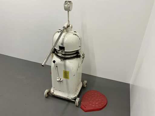 Machine semi-automatique de division et d’arrondi