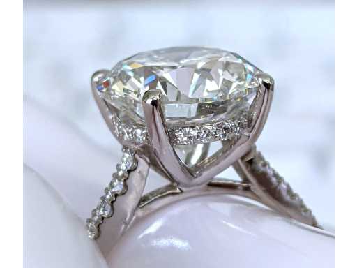 18 krt. Anello in oro bianco con diamante 5,20 crt.