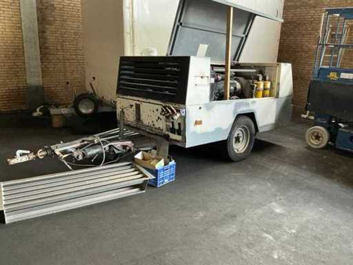 1999 KAESER M120T Mobile Portable Compressor