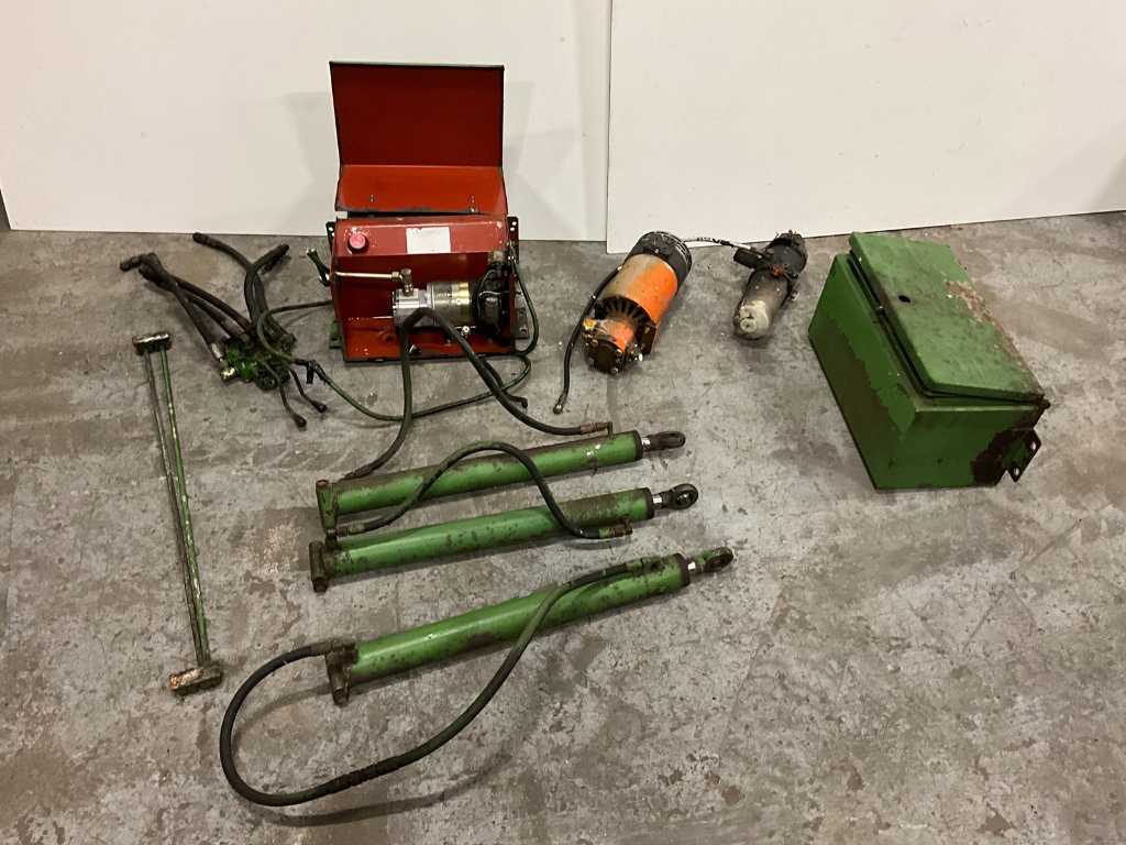 Set idraulico con 3 pompe, 3 cilindri e sistema di controllo