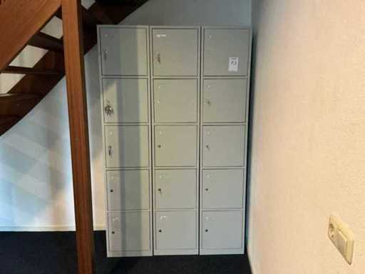 5 portes Armoire à casier (3x)