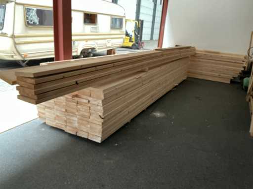 Charge von Holzbalken und Rahmen