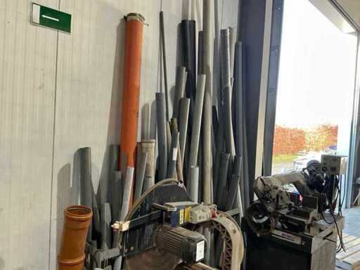 Partia różnych rur PVC