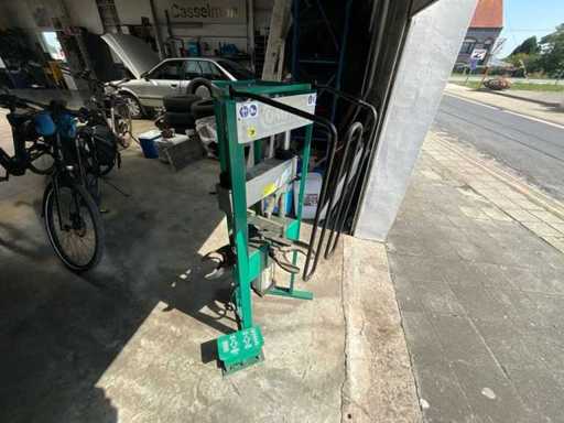 Compac spring tensioner