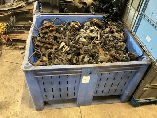 Batch of Mercedes-Benz brake calipers