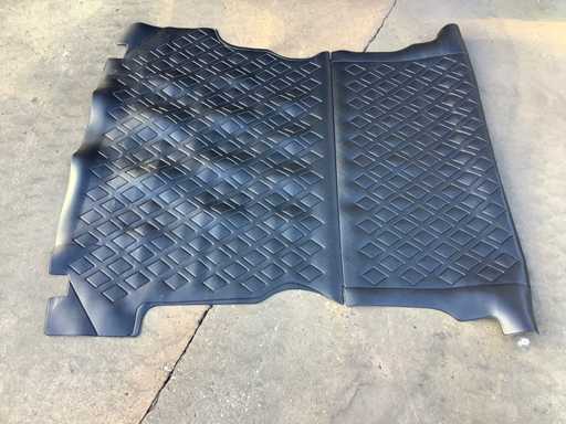 Kist met rubbere auto matten