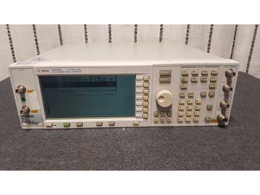 AGILENT - E4423 - SIGNALGENERATOR 250kHz - 3,0 GHz