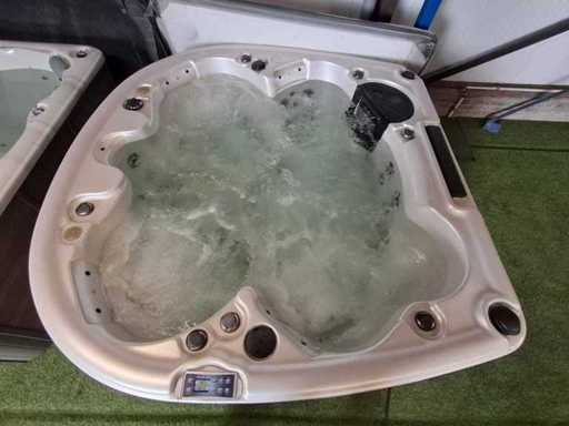 Balboa 5-osobowe jacuzzi i zewnętrzne spa
