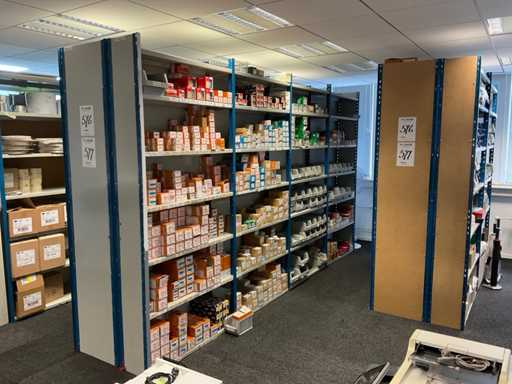 Étagère à étagères