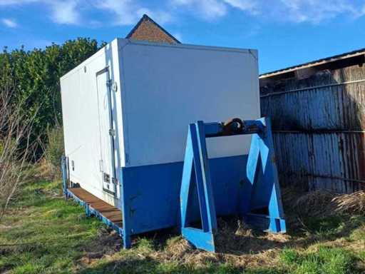 Container platform with storage unit