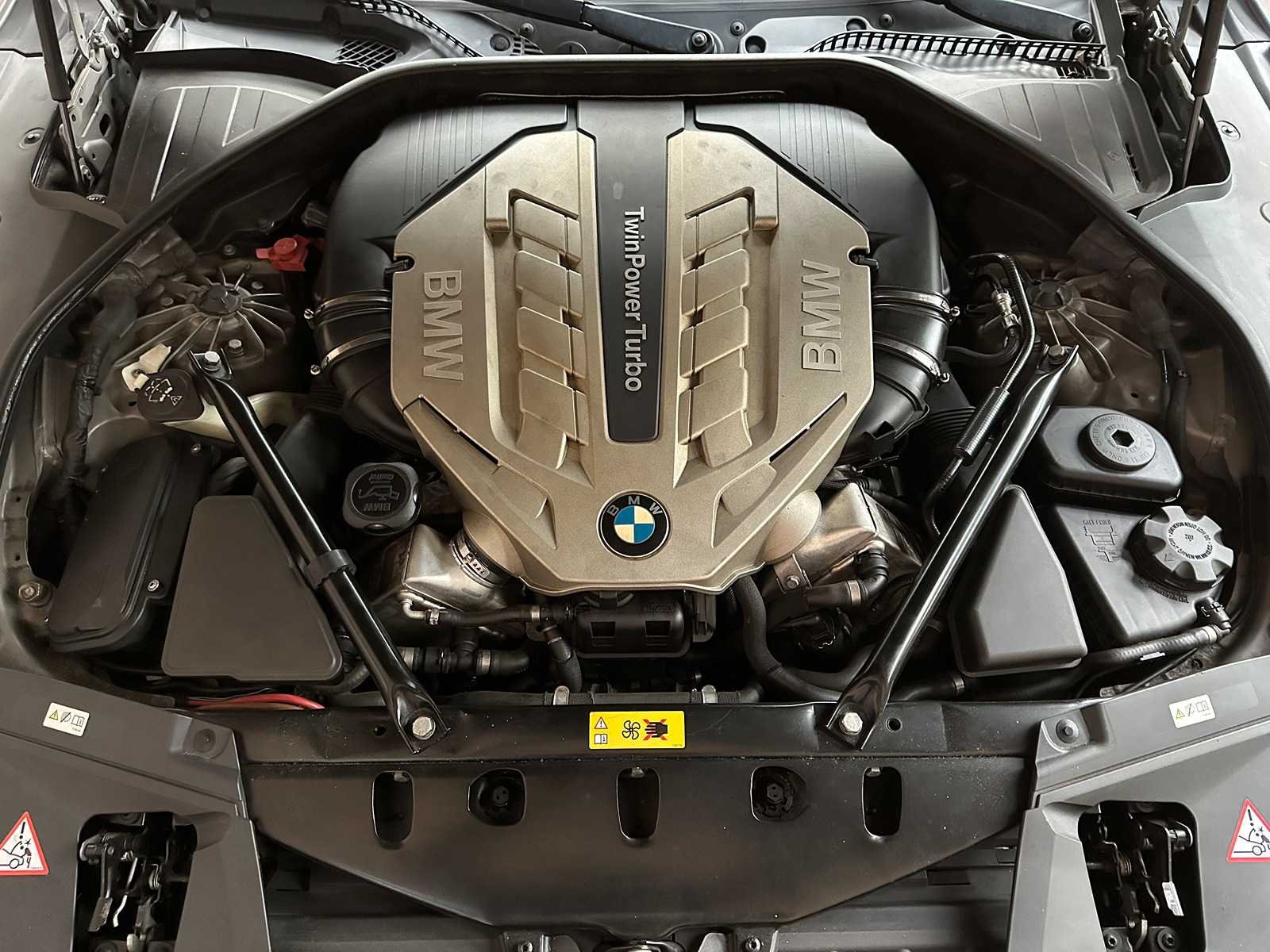 BMW 750i ActiveHybrid 4.4 V8 407pk 2010 7-serie, 02-PGJ-7 Youngtimer