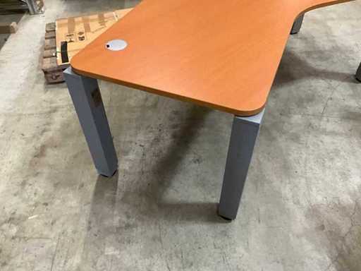 Escritorio, réplica de cerezo, presumiblemente Marca: Planmöbel 200 cm con conductos de cable