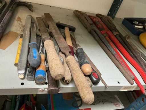 Charge verschiedener Handwerkzeuge