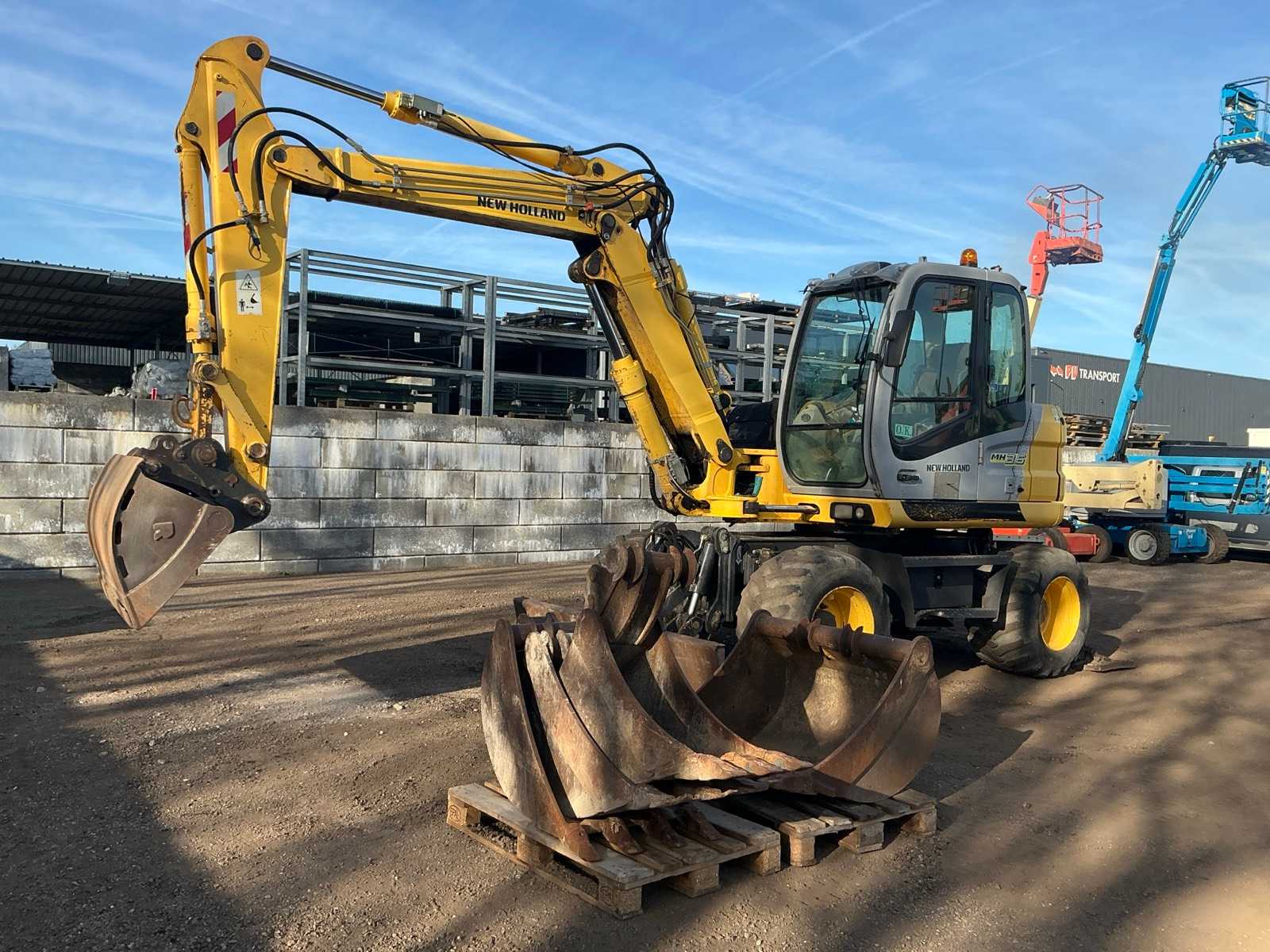 2006 New Holland MH3.6 Mobile crane