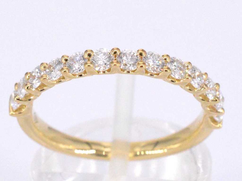 Bague rangée en or sertie de diamants taille brillant