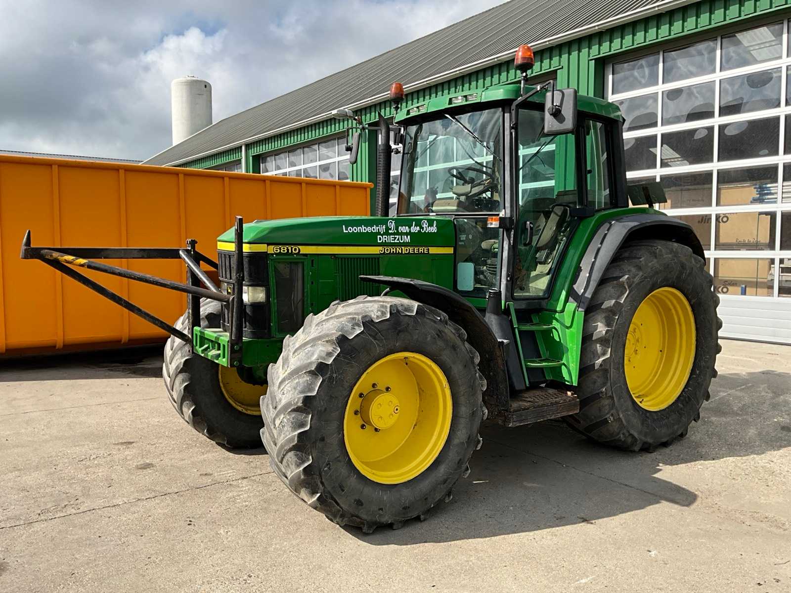 2001 John Deere 6810 All-wheel drive farm tractor