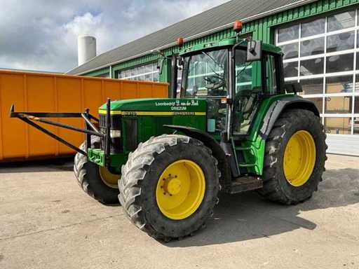 2001 John Deere 6810 Vierwielaangedreven landbouwtractor
