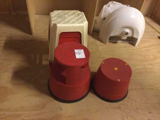 Un lot de scaune cu trepte