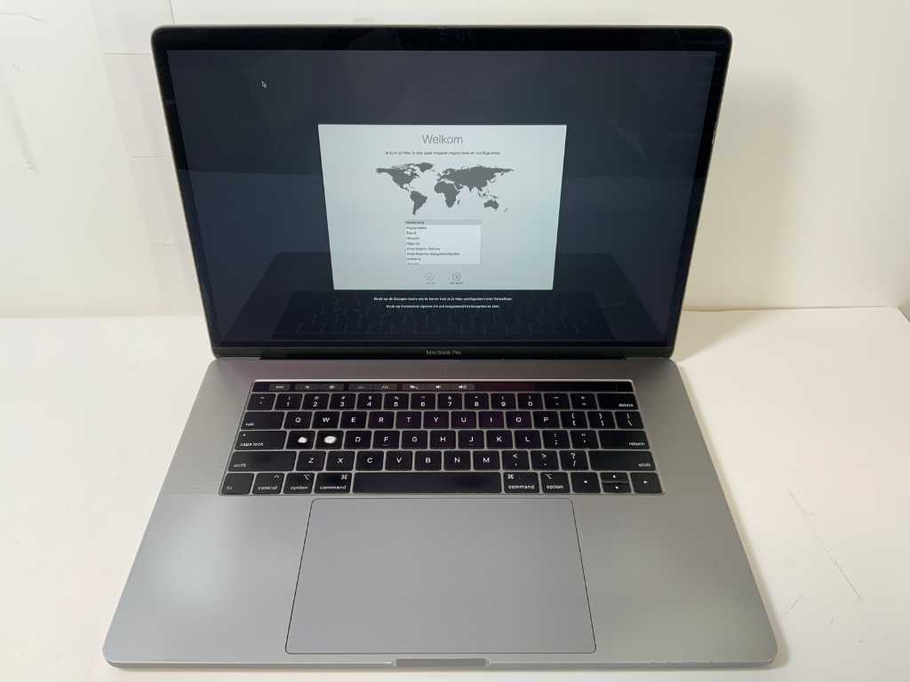 Macbook hot sale pro 560x