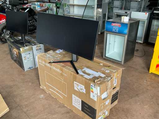 LG Computer monitor (2x)