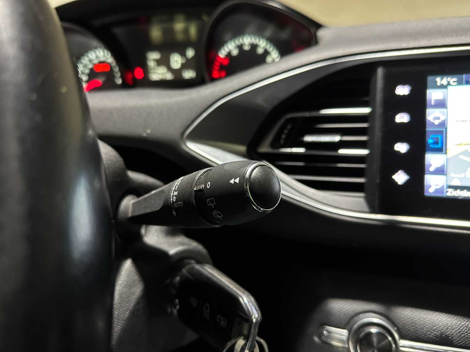 Peugeot 308 SW 1.2 PureTech Blue Lease Premium 131pk 2017 (Origineel-NL), KZ-947-L