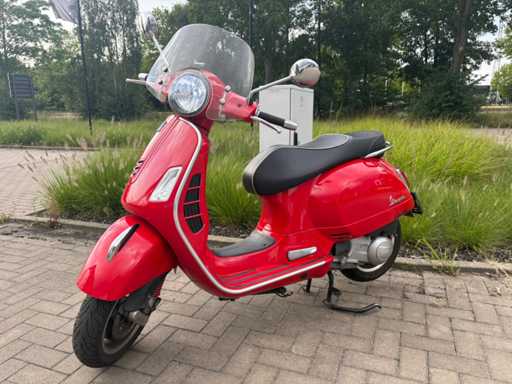 Piaggio Vespa GTS 2017