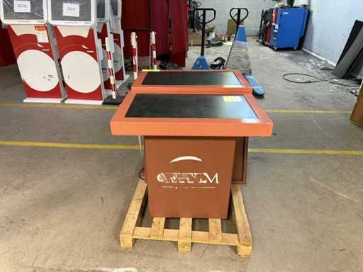 Set nieuwe horizontale touchscreen tafelkiosken (2x)