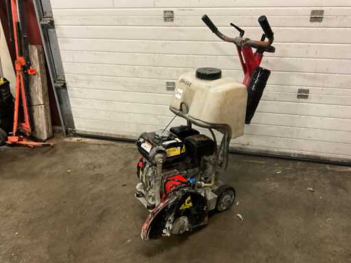 Ferăstrău pentru beton Husqvarna FS305