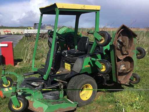 John Deere 1600 Turbo TerrainCut Ride-on Mower - Front Mower