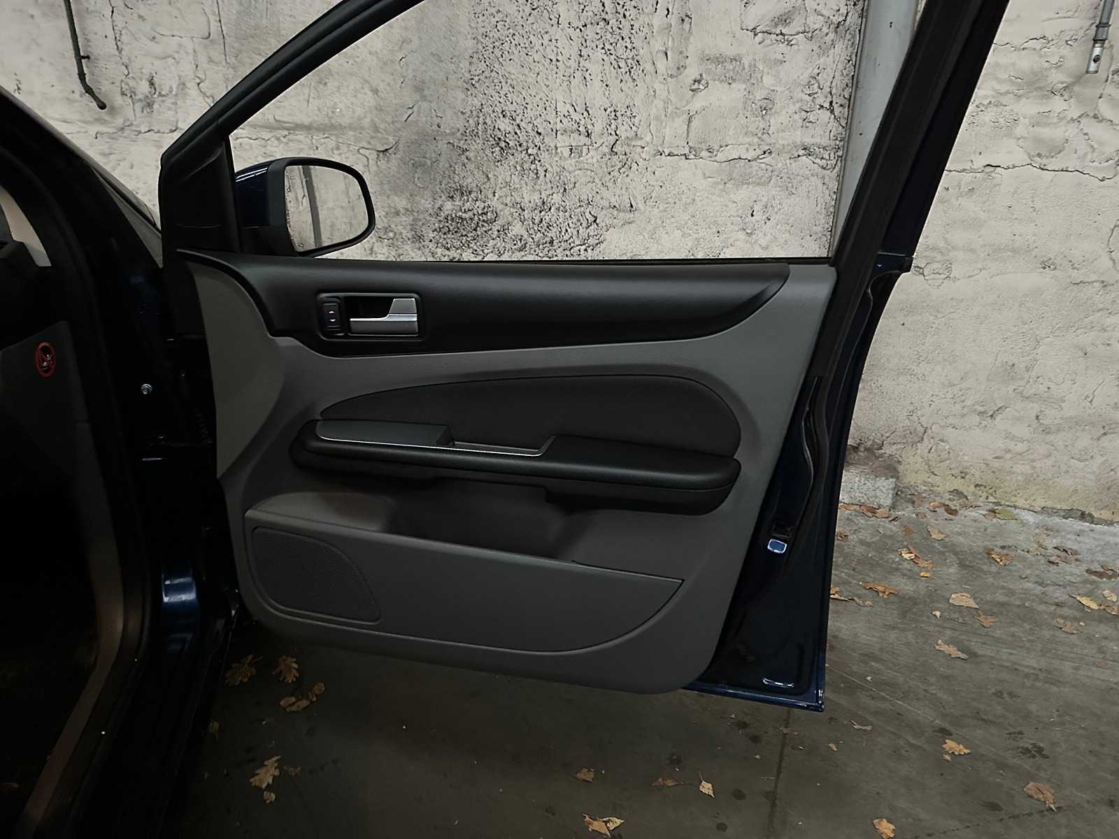 Ford Focus Wagon 1.6 Comfort 101pk 2012, 01-SZV-4