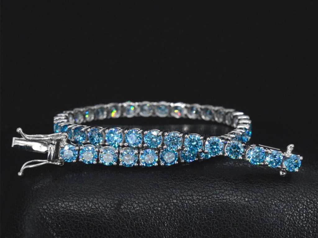 Witgouden Tennisarmband met 7.90 Karat Ausgefallene leuchtend blaue Briljant Diamanten