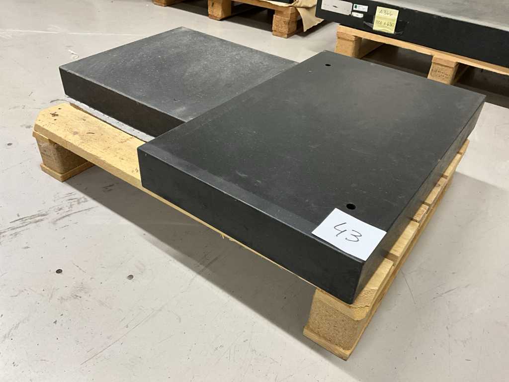 Granieten oppervlak en meetplaat (2x)