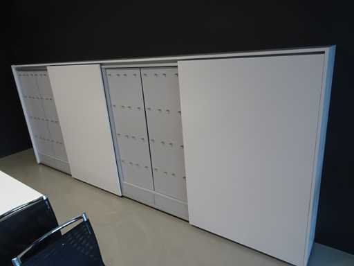 Wall cabinet arrangement
