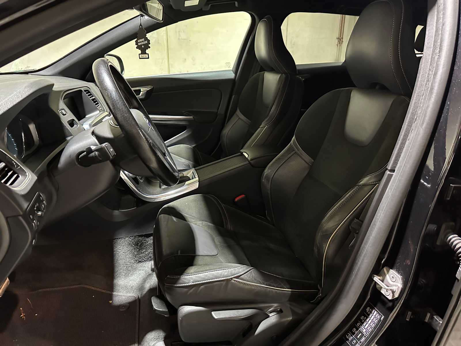 Volvo V60 1.6 T3 R-Design 150hp 2015, 5-ZTK-58