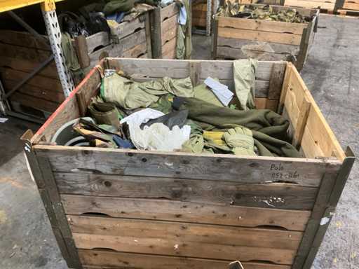 Diverse îmbrăcăminte militare