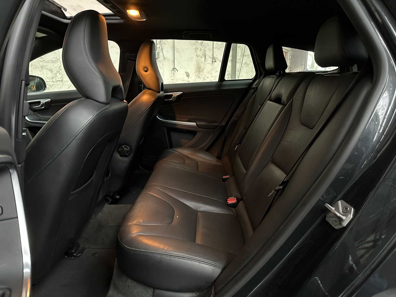 Volvo V60 2.4 D6 AWD Pl.i Sum. 215pk 2014, 3-TLD-47