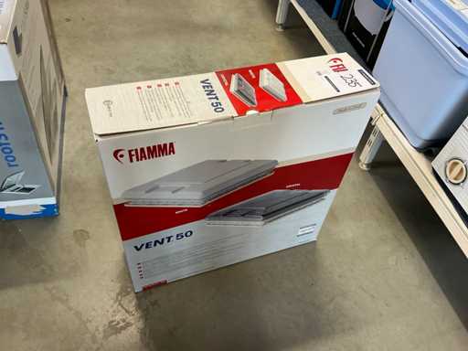 Właz dachowy Fiamma Vent 50