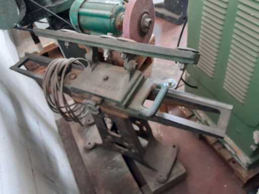   Sharpening machine