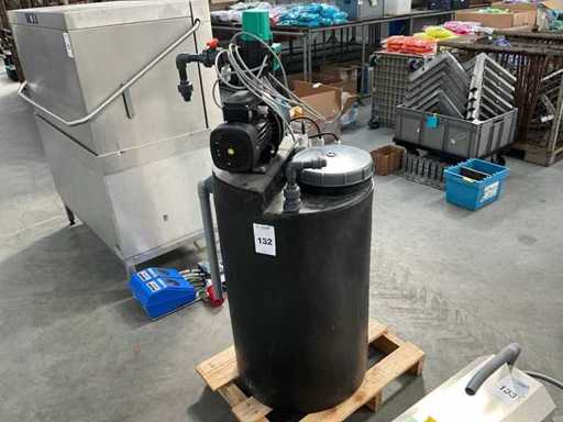 200-Liter-Puffertank mit Zufuhrpumpe