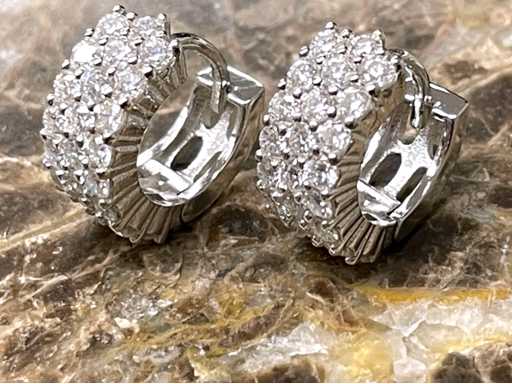 Rij oorbellen van hoge kwaliteit met briljanten