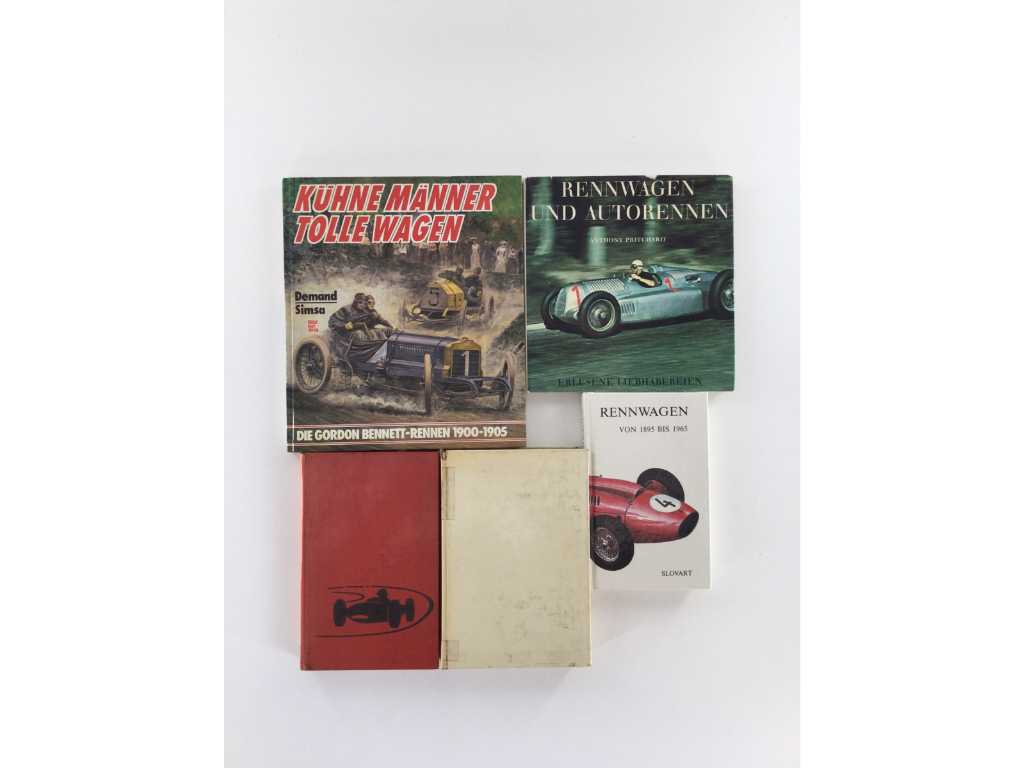 Vecchi libri a tema per auto da corsa / auto
