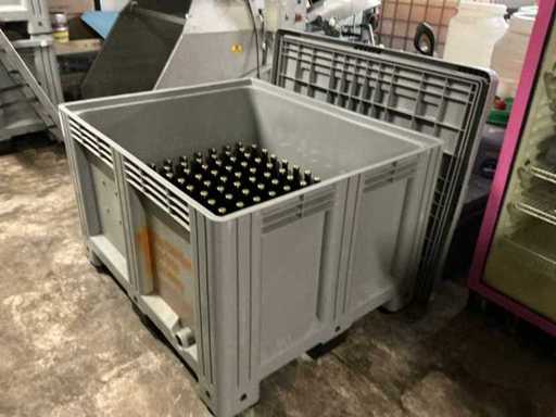 Plastic pallet box (11x)