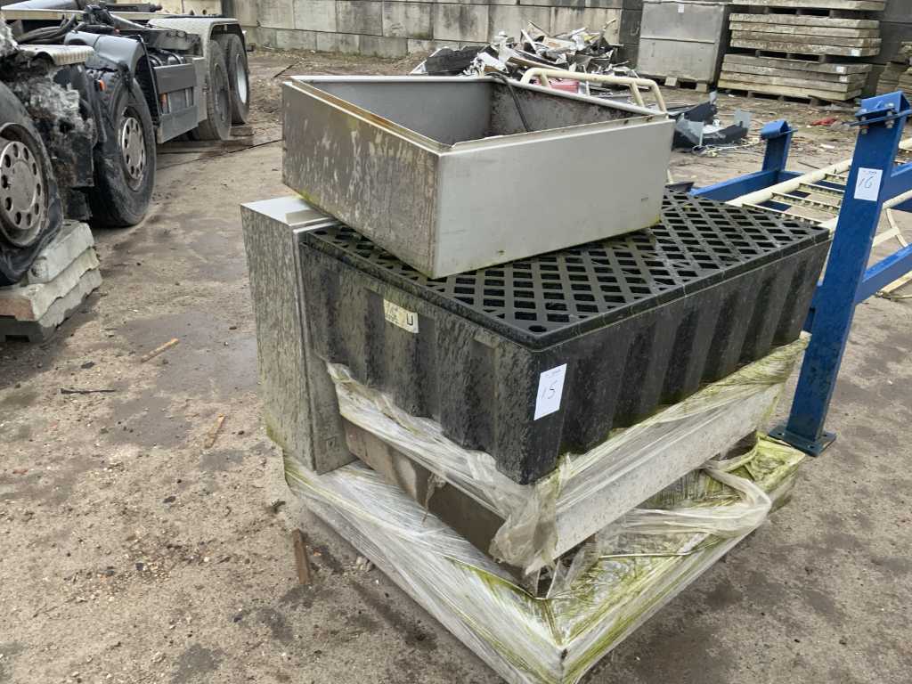 Drip tray and control box (2x)
