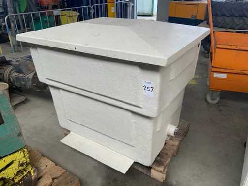 Zewnętrzna studnia z wodą do licznika