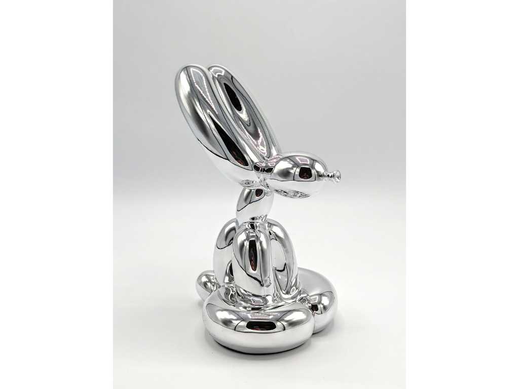 Statue of Jeff Koons (after) - " Sitting Rabbit" (silver)
