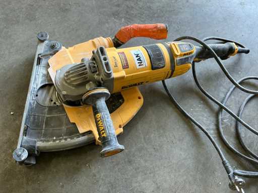 Dewalt DWE4579 Angle grinder